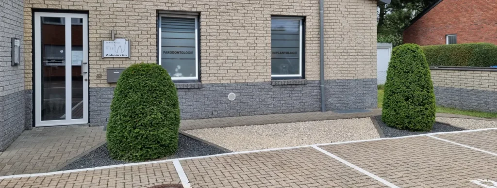 Praxiseingang Zahnärztin Dr. Mona Marconi